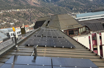 PV-Anlage auf Dach in der Meinhardstraße in Innsbruck