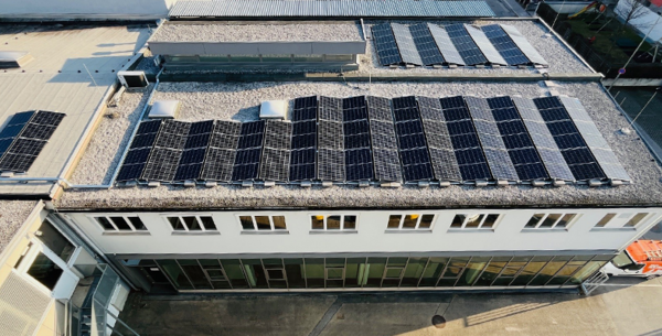 PV-Anlage auf Dachfläche Unternehmen Spechtenhauser in Innsbruck