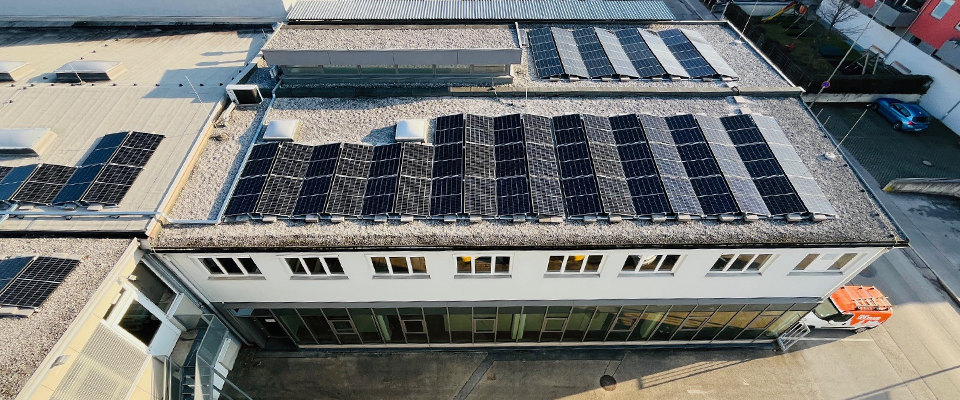 PV-Anlage auf Dachfläche Unternehmen Spechtenhauser in Innsbruck